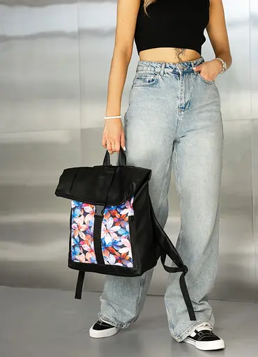 Жіночий рюкзак Sambag Roll Top One чорний принт "Flowers" 41 х 30 х 16 см (24208153) - фото 5