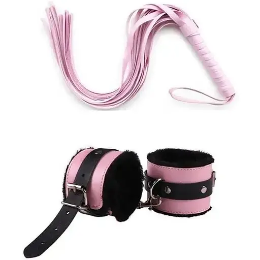 БДСМ наручники и кожаный кнут - фото 1