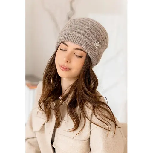 Женская зимняя шапка Валенсия из ангоры 80% с двойной вязкой с брошкой Светло коричневый - фото 1