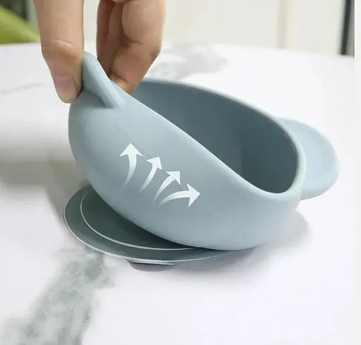 Набор силиконовой детской посуды Cheeks для прикорма на присосках из пищевого силикона голубой с грызунком прорезывателем-погремушкой Жираф № 2 - фото 4