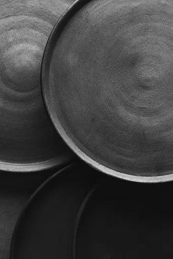 Тарілка Barta з чорнодимленої кераміки 17 см Чорна - фото 2