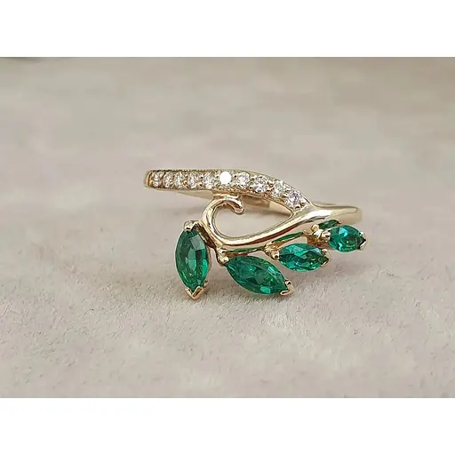 Золотое кольцо с бриллиантами и изумрудом. 202339 18 - фото 5