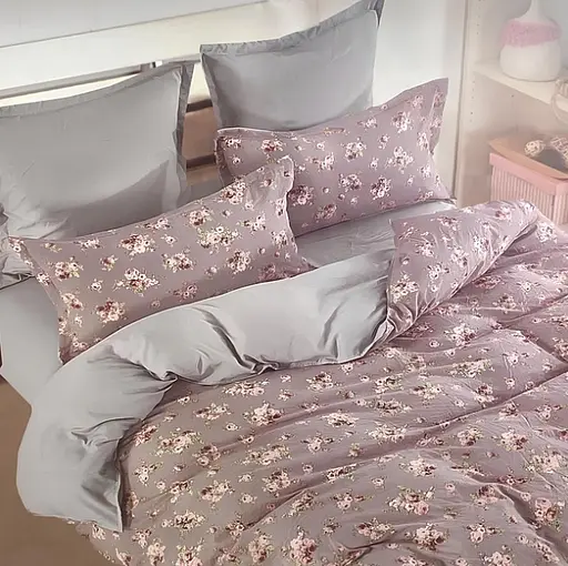 Постельное белье сатин Laura-Grand 17 евро комплект с 4 наволочками Лавандовый с узорами - фото 1