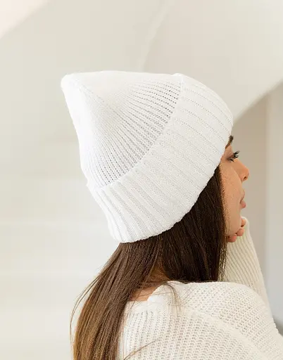 Женская вязаная шапка бини класик 20% шерсть с отворотом Белый - фото 2