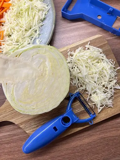 Шинковка для капусты нож для нарезки овощей соломкой и корейской морковки с подставкой «Принцесса кухни», Kitchette Коричневый 86802 - фото 6