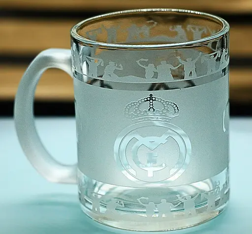 Скляна чашка 320 мл Реал Мадрид Real Madrid  з гравіюванням подарунок для фаната ФК  футбольна кружка кругова - фото 1