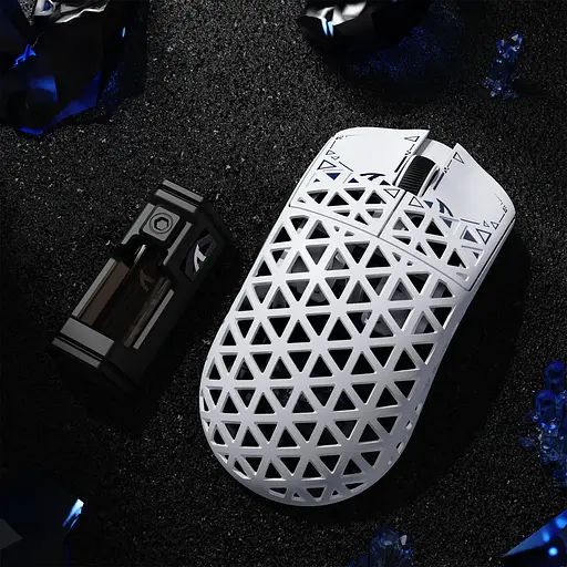 Ігрова мишка ATTACK SHARK R5 Ultra / Три режими підключення / PAW3950MAX / Carbon Fiber / 39 г / White - фото 5