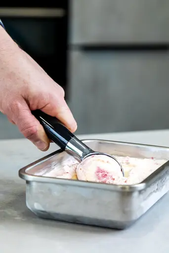 Ложка для морозива KitchenAid Classic 21.5 см чорний (KCG117OHOBE) - фото 7