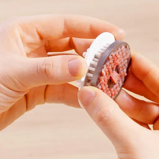 Panasonic Мясорубка, 1700Вт, 3кг/мин, 3 решетки, насадка для кеббе, пластик, белый - фото 8