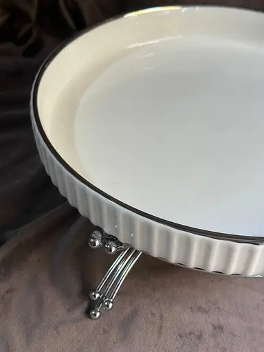 Керамическое блюдо 1574S с рельефом на серебристой подставке 28 см - фото 2