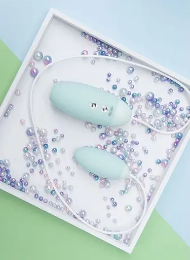 Вакуумный стимулятор с виброяйцом 2 в 1 KissToy Miss VV Cyan SO3621 (95848) - фото 7