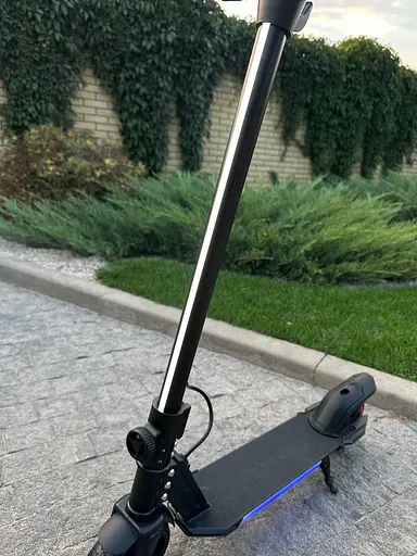 Детский электросамокат GIANT ES2 LED Max черный с LED-подсветкой (модель 2025 года) - фото 3