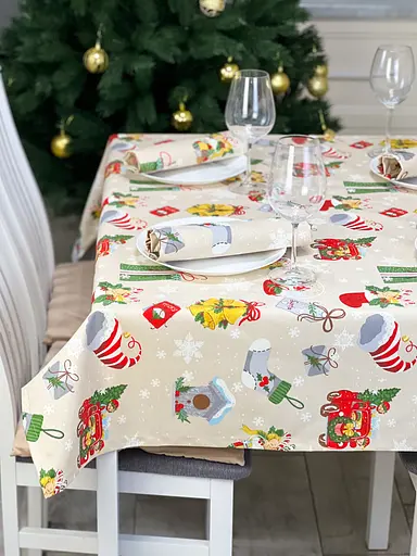 Водоотталкивающая Скатерть новогодняя с принтом Рождественский декор 220х140 см (+ 4 салфетки 30х40) Бежевый