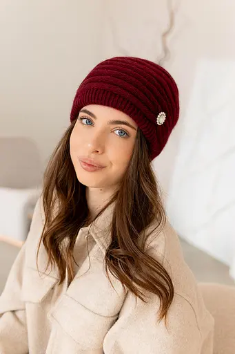 Женская зимняя шапка Валенсия из ангоры 80% с двойной вязкой с брошкой Бордовый - фото 2