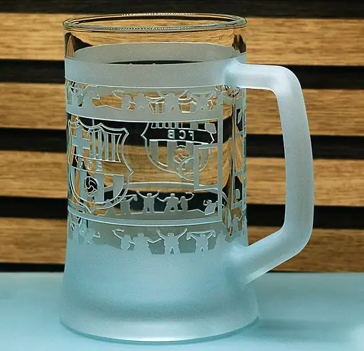 Пивний келих 660 мл Barcelona з гравіюванням подарунок для фаната ФК Барселона футбольний кухоль круговий - фото 4