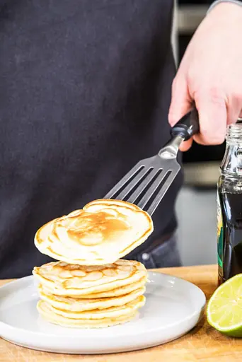 Лопатка с прорезями KitchenAid Classic 31.8 см черный (KCG024OHOBE) - фото 4