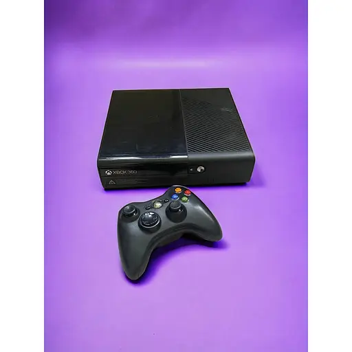 Приставка игровая Microsoft Xbox 360 E 500 GB + 2 джойстика 100 игр