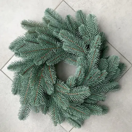 Вінки хвойні різдвяні Hvoya Lux литі блакитні 40 см 10 шт. - фото 3