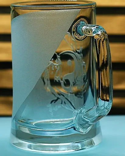 Пивний келих 660 мл Інь-Янь риба короп з гравіюванням символ гармонії подарунок для чоловіка - фото 4