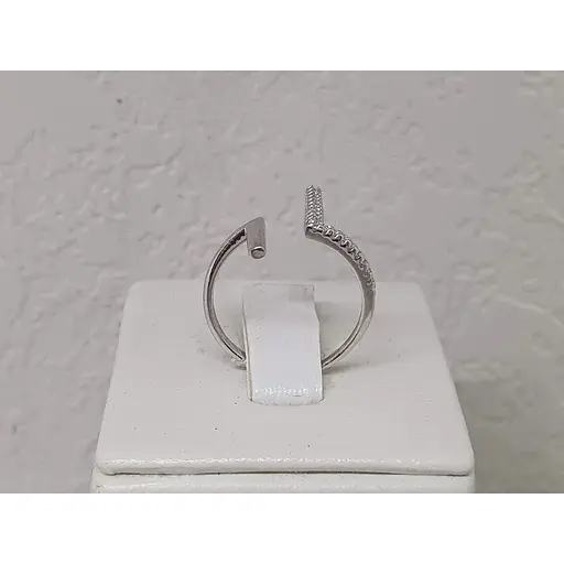 Серебряное незамкнутое кольцо Qvaliz с фианитами. 90101066 16 - фото 2