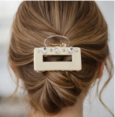 Заколка-крабик прямоугольная со стразами Fashion пластиковая с пружинным зажимом Молочный - фото 2