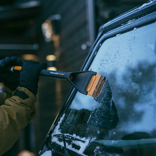 Щітка-скребок телескопічна Fiskars X-series XL 85–113 см (1078493) - фото 5