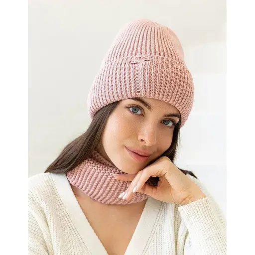 Женская вязаная шапка и снуд набор 1 шерсть 20% с отворотом Розовый - фото 1