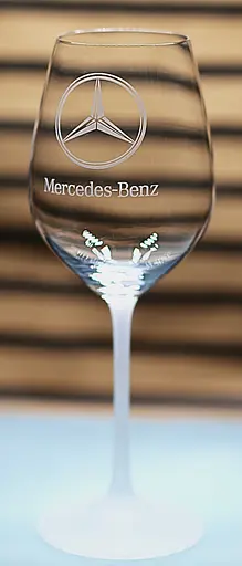 Винний келих 480 мл з гравіюванням Мерседес Mercedes-Benz  подарунок для автолюбителя  скляний фужер з логотипом - фото 3