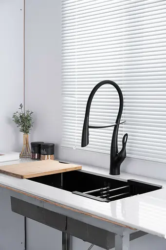 Змішувач для кухні з гнучким виливом чорний Nett SWB-52 Чорний - фото 3
