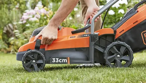 Газонокосарка акумуляторна Black+Decker BCMW3318L2 - фото 6