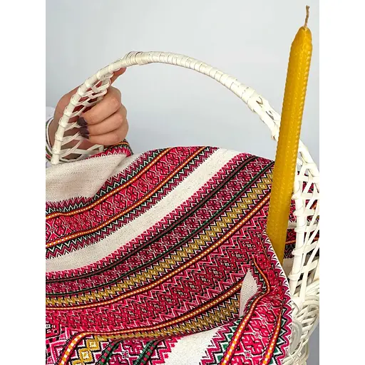 Комплект Великодній кошик Галичина білий зі лляним рушником 70х45 см Грація Червоний та свічка - фото 2