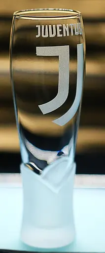 Пивний келих крафтовий 440 мл ФК Juventus Ювентус з гравіюванням подарунок для фаната футбольна кружка - фото 3