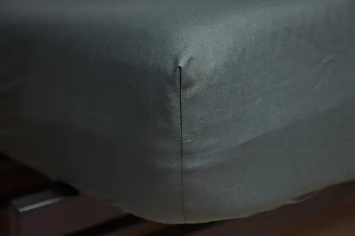 Простынь на резинке Moon&Star Dark Green Бязь Gold Люкс 180х200х20 см - фото 1