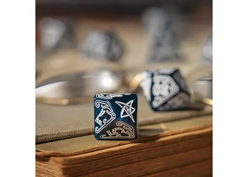 Набір кубиків Call of Cthulhu Abyssal & white Dice Set , 7 шт. (SCTH3F) - фото 6