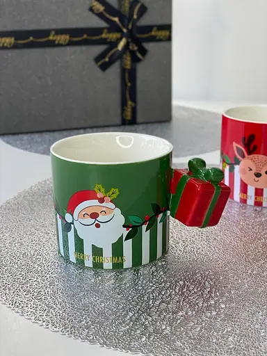 Чашка новогодняя Olens 8030-295 Новогодний сюрприз с декоративной рукояткой керамика 350 мл Зеленая - фото 2
