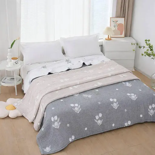 Стеганое покрывало 210x250 см плед для двуспальной кровати декоративное уютное с цветочным принтом светло-бирюзовое с белым узором - фото 2