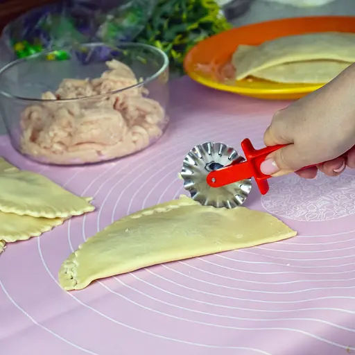 Ніж ролик фігурний зубчастий для тіста та вирізання чебуреків Ø65х185 мм, Kitchette 83367 - фото 6