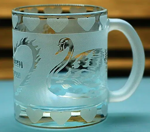 Скляна чашка 320 мл Лебеді з гравіюванням кухоль для закоханих  Подарунок на весілля річницю для коханих матова - фото 4