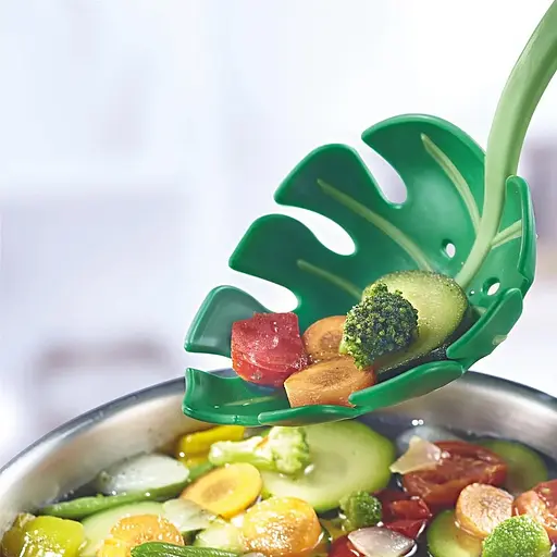 Ложка для салатів та спагетті шумівка у вигляді листка з прорізами пластмасова Jungle Spoon, Kitchen Master Зелений 85382 - фото 7