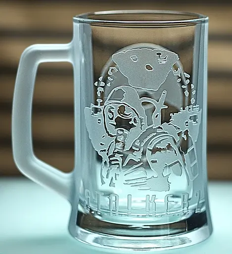 Пивний кухоль 660 мл STALKER 2 з гравіюванням подарунок бокал для фаната зони Сталкер - фото 1