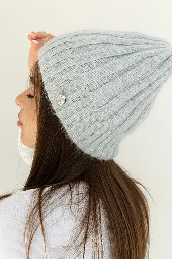 Теплая женская шапка Ангора Рейчел двухслойная с брошью Светло серый - фото 3