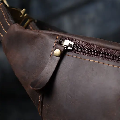 Зручна сумка-бананка для чоловіків із натуральної вінтажної шкіри SHVIGEL 34х12х4 см sum0027452 - фото 10