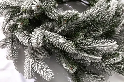 Різдвяний вінок Ковалевський засніжений з хвої (діаметр - 45 см) литий - фото 3