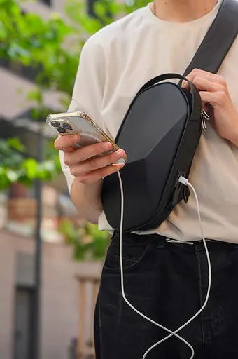 Рюкзак с одной лямкой Mark Ryden MR7507 с USB-портом и жесткой лицевой панелью, Черный - фото 4