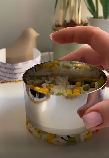 Кругла форма кулінарне кільце з виштовхувачем для викладки/вирубки мусів, салатів і гарнірів з нержавіючої сталі Ø 8 H 4 см Сріблястий 88068 - фото 7