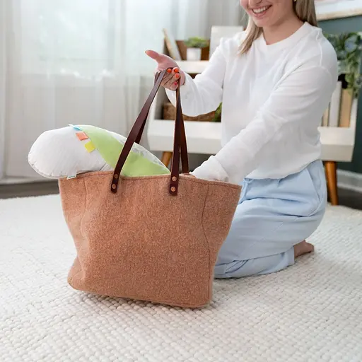 Мягкая подушка развивающая Ingenuity Cozy Prop Sylvi с игрушками (17328) - фото 8