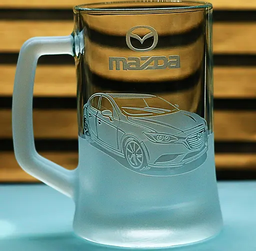 Пивний келих 660 мл з гравіюванням Mazda 3 Мазда 3 подарунок для автолюбителя  кухоль для пива з логотипом авто - фото 1