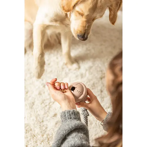 Игрушка Trixie для собак Рождественский колокольчик на веревке для лакомства натуральный каучук 36 см - фото 5