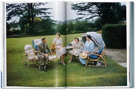 Her Majesty. A Photographic History 1926-2022 - фото 2