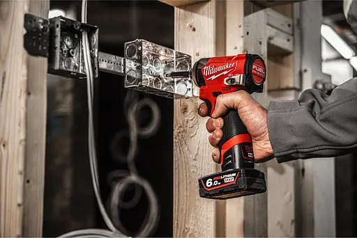 Гвинтоверт ударний акумуляторний Milwaukee M12 FID2-202X 12В АКБ 2х2 А/год 0-4000 об/хв 170 Нм 1/4" ЗП C12C жилет кейс - фото 3